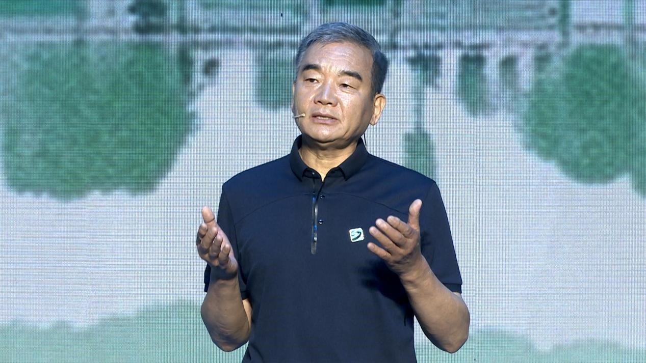 中國博物館協(xié)會理事長劉曙光現(xiàn)場講述。