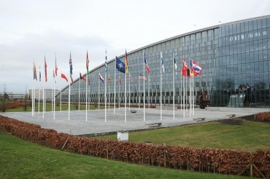  這是2月15日在比利時布魯塞爾拍攝的北約總部一角。為期一天的北約成員國國防部長會議15日在比利時首都布魯塞爾結(jié)束。會議就加強北約的威懾和防御以及對烏克蘭的支持等問題展開討論。新華社記者趙丁喆攝