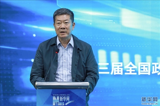 中國(guó)版權(quán)協(xié)會(huì)理事長(zhǎng)、第十三屆全國(guó)政協(xié)文化文史和學(xué)習(xí)委員會(huì)副主任、新聞出版總署原副署長(zhǎng)、國(guó)家版權(quán)局原副局長(zhǎng)閻曉宏現(xiàn)場(chǎng)致辭