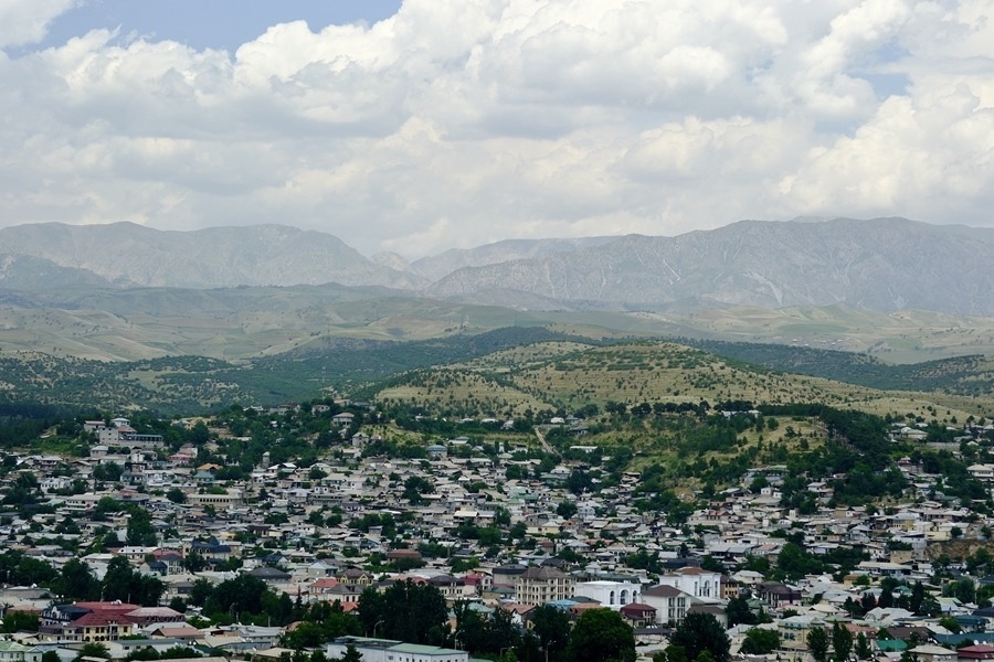 這是2024年6月13日拍攝的塔吉克斯坦首都杜尚別城市風光。新華社記者 鄭開君 攝