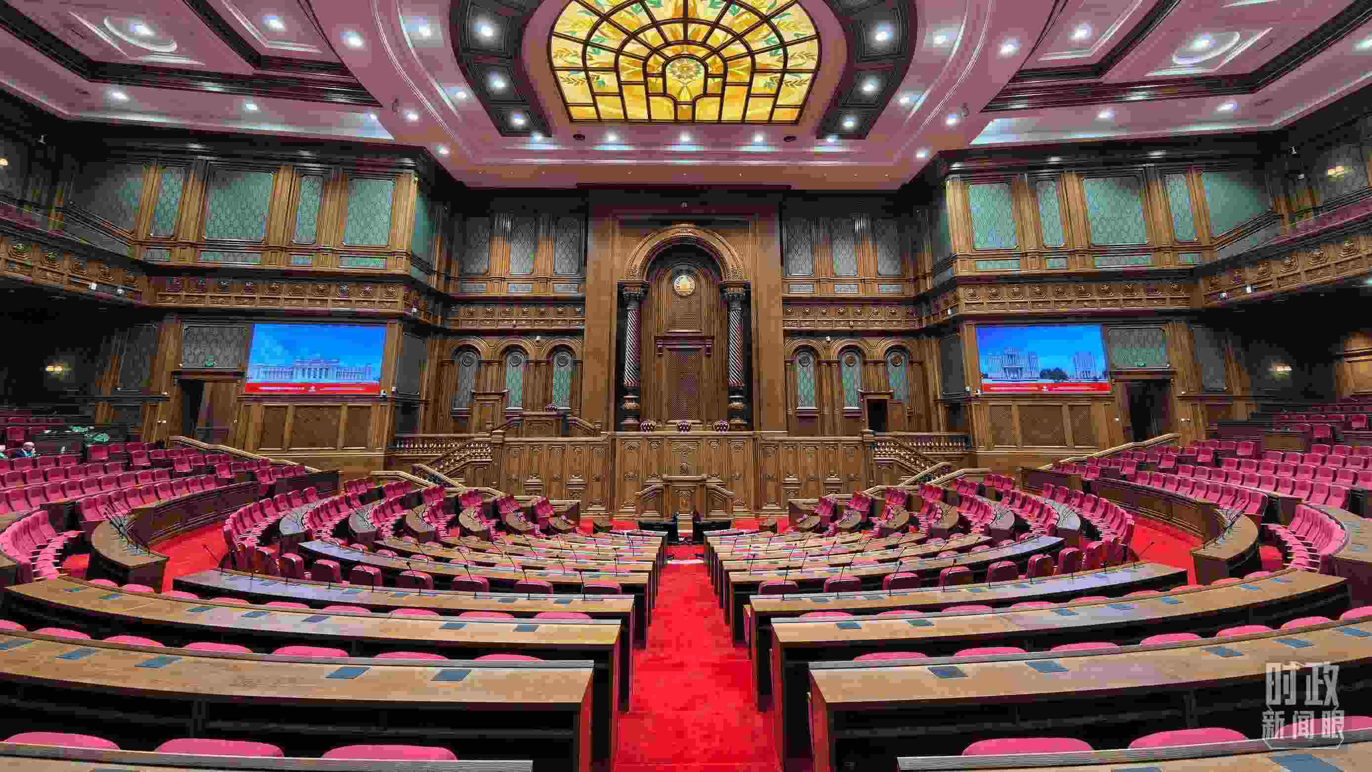 △中方援建塔議會大樓內(nèi)的聯(lián)席議會廳。（總臺央視記者陸泓宇拍攝）