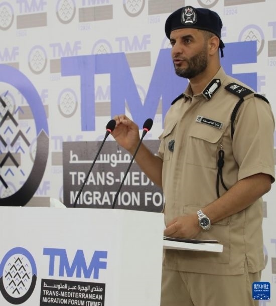 7月10日，利比亞內(nèi)政部長特拉貝爾西在首都的黎波里舉行的新聞發(fā)布會上講話。新華社發(fā)（哈姆扎·圖爾基亞攝）