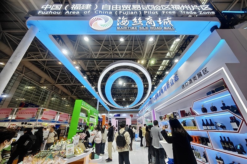 2024年3月18日，第四屆中國跨境電商交易會在福建福州開幕。展會聚焦“鏈接跨境全流域 共建電商新生態(tài)”，集聚全國80余個外貿產業(yè)帶的上千家供應鏈企業(yè)。