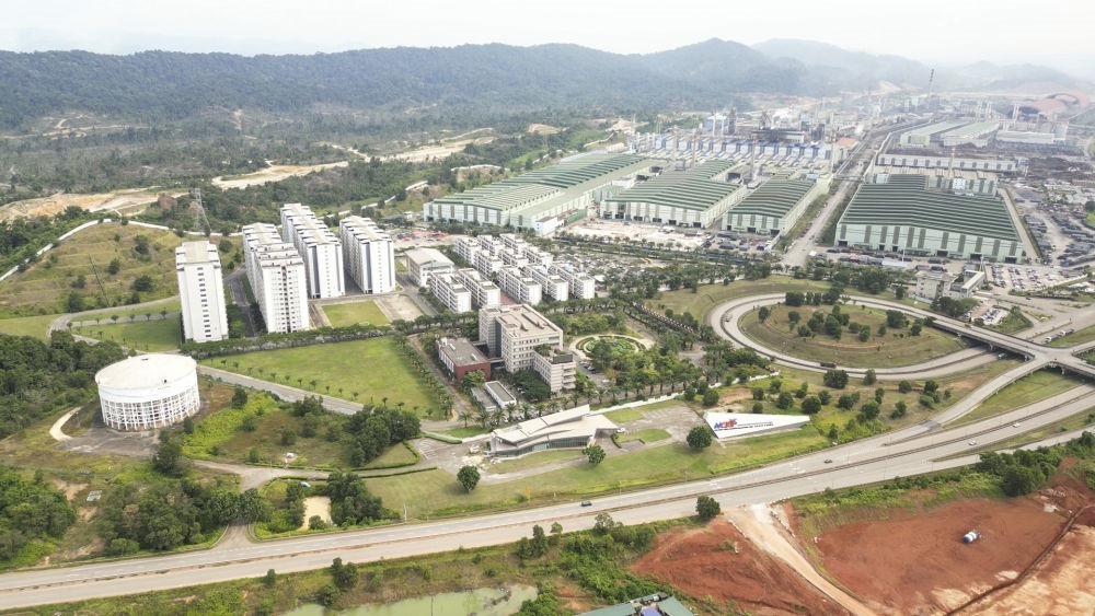 這是2024年6月13日在馬來西亞彭亨州拍攝的馬中關(guān)丹產(chǎn)業(yè)園（無人機(jī)照片）。新華社記者 程一恒 攝