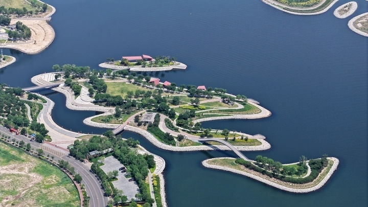 這是2024年6月28日拍攝的天津市濱海新區(qū)南灣公園一景（無人機照片）。新華社記者 李然 攝