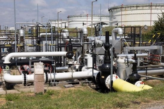 這是2022年5月24日在匈牙利薩茲豪隆包陶多瑙河煉油廠拍攝的連接匈牙利和俄羅斯的“友誼”輸油管道入口點。新華社發(fā)（弗爾季·奧蒂洛攝）