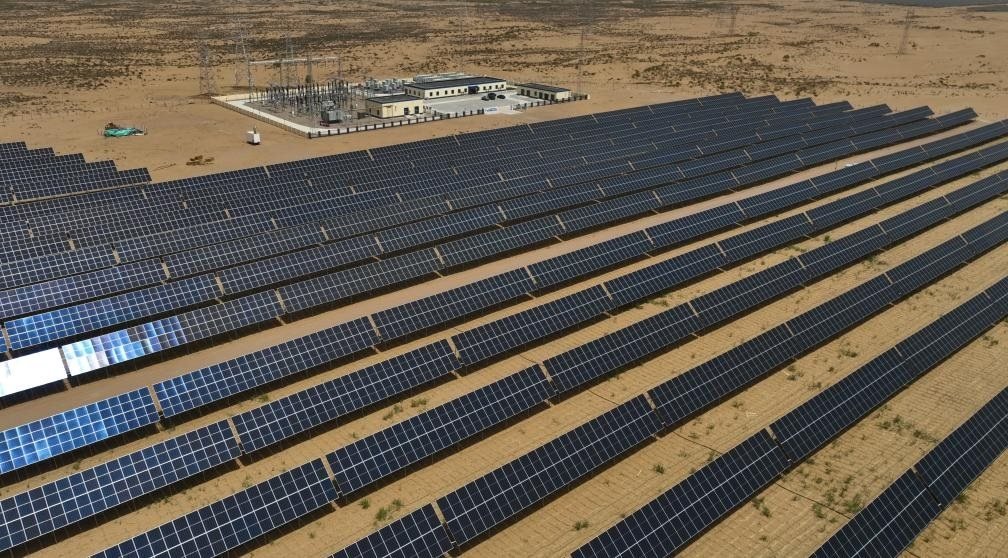 這是2024年5月16日拍攝的內蒙古巴彥淖爾市磴口縣烏蘭布和沙漠光伏基地。新華社記者李云平攝