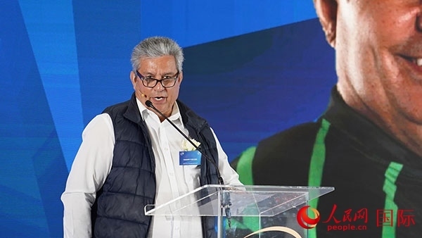 茨瓦尼市市長(zhǎng)委員會(huì)成員漢內(nèi)斯·科茲致辭。人民網(wǎng) 張茜攝