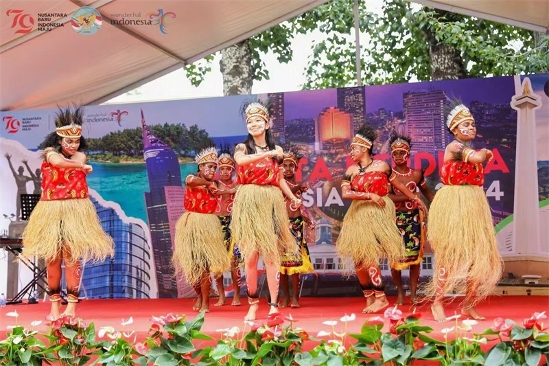 印尼在華留學(xué)生表演民族特色舞蹈。