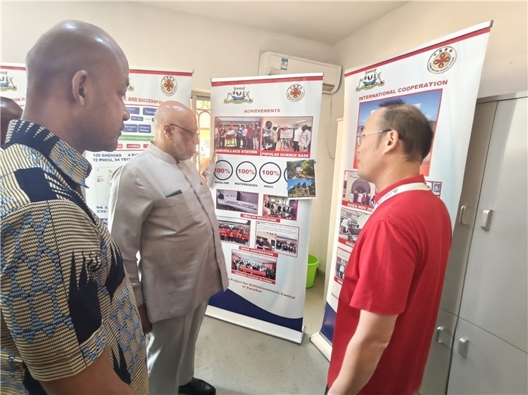 中方專家組組長(zhǎng)黃玉政介紹項(xiàng)目進(jìn)展。專家組供圖