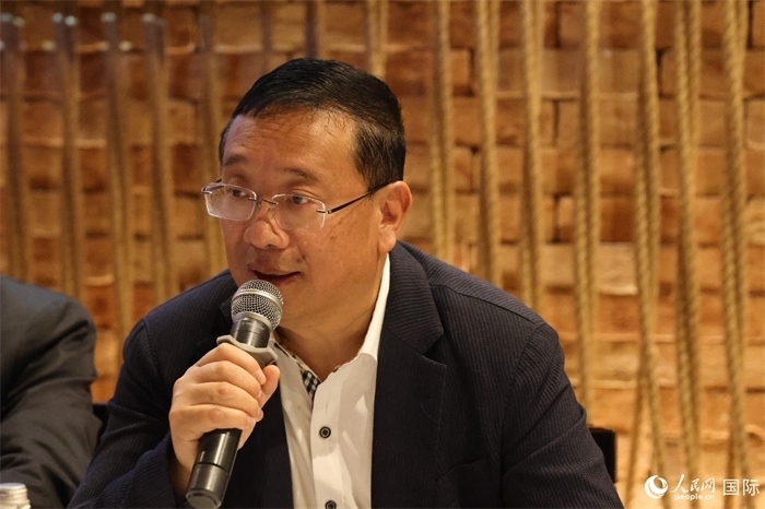 巴西文協(xié)主席上官建峰在座談會(huì)上致辭。人民網(wǎng)記者 陳海琪攝