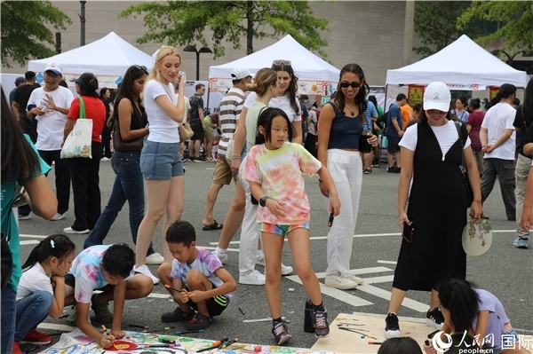 4、活動(dòng)吸引了很多小朋友參加。 人民網(wǎng)記者 李志偉攝