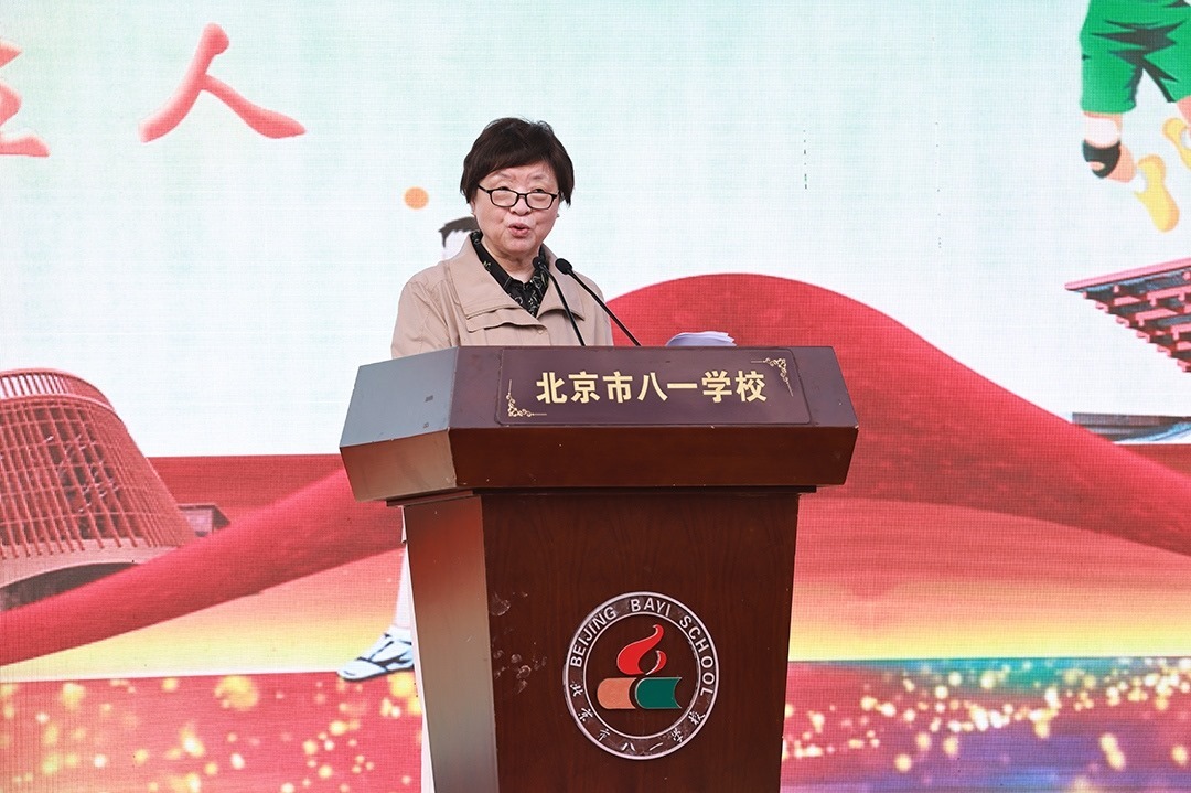 蘇東林院士講授開(kāi)學(xué)第一課。校方供圖