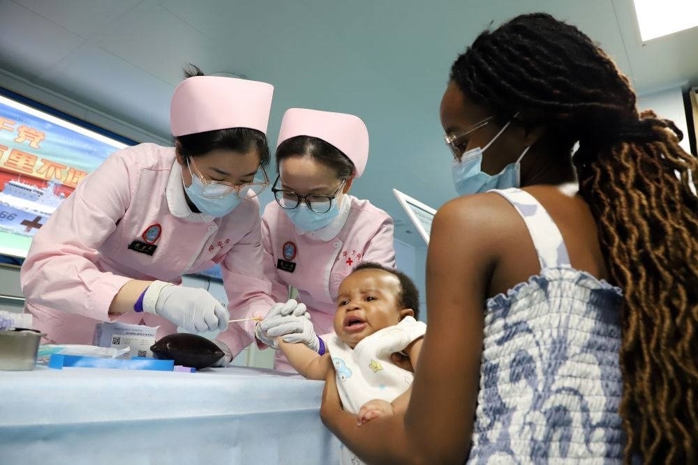 2024年8月12日，中國(guó)海軍“和平方舟”號(hào)醫(yī)院船在莫桑比克馬普托開展醫(yī)療服務(wù)。