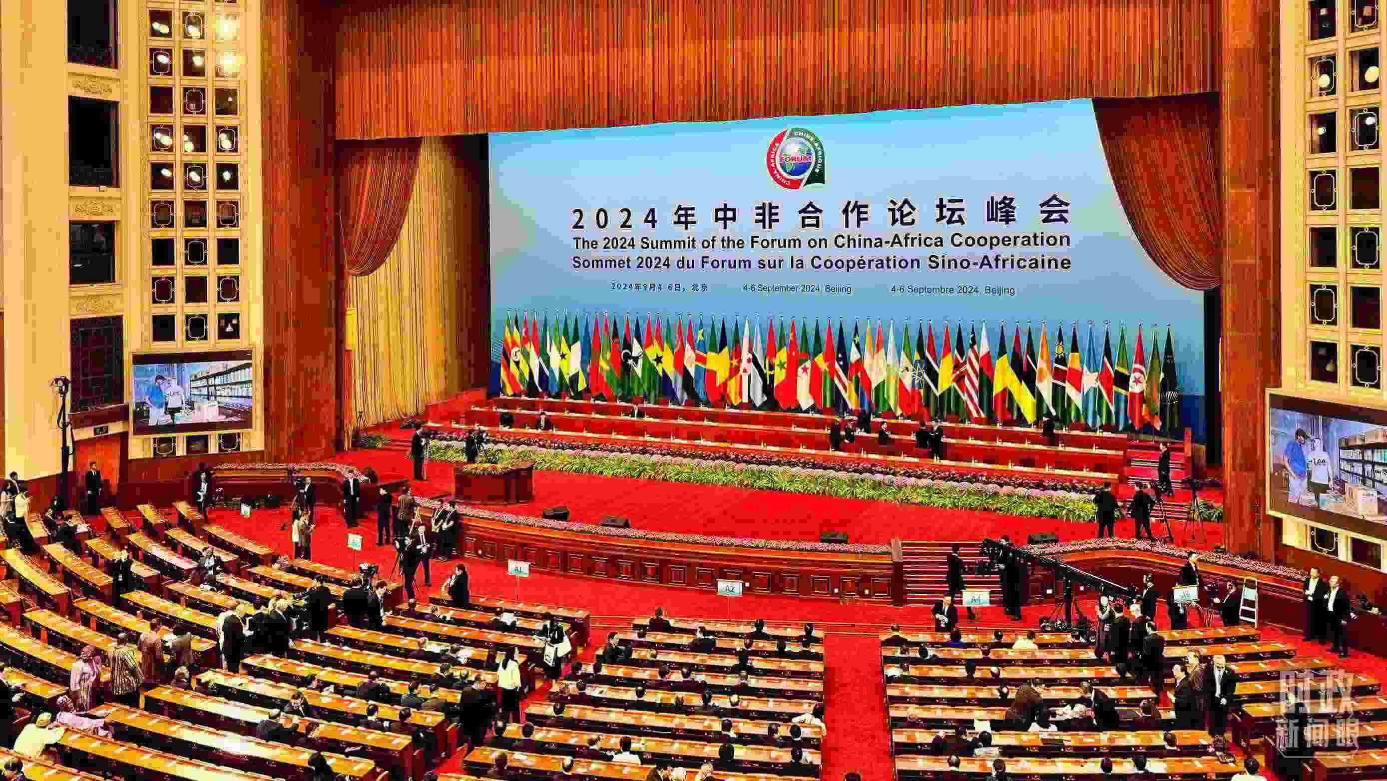  △9月5日上午，中非合作論壇北京峰會(huì)開(kāi)幕式在北京人民大會(huì)堂舉行。這是開(kāi)始前的現(xiàn)場(chǎng)。（總臺(tái)央視記者李增仁拍攝）