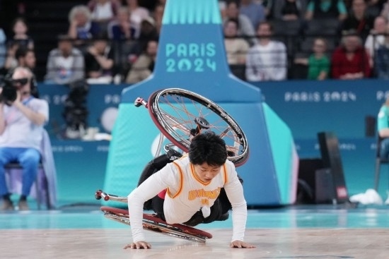 巴黎殘奧會｜“撞車、摔倒，我們都習慣了”