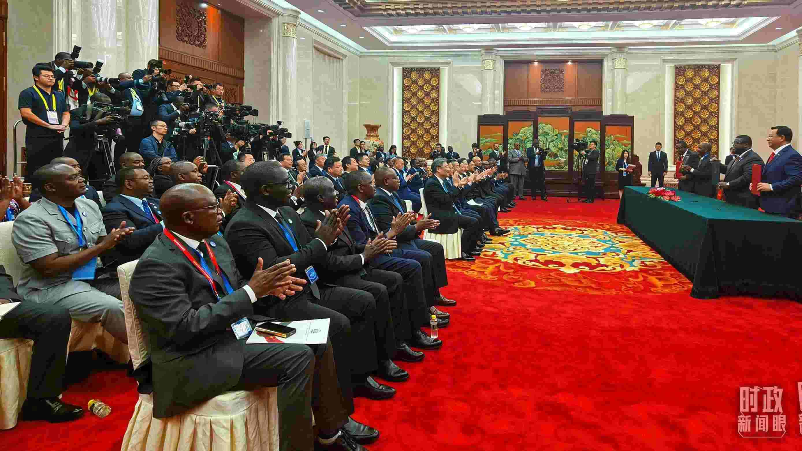 《坦贊鐵路激活項(xiàng)目諒解備忘錄》簽署現(xiàn)場。（總臺(tái)央視記者曹亞星拍攝）