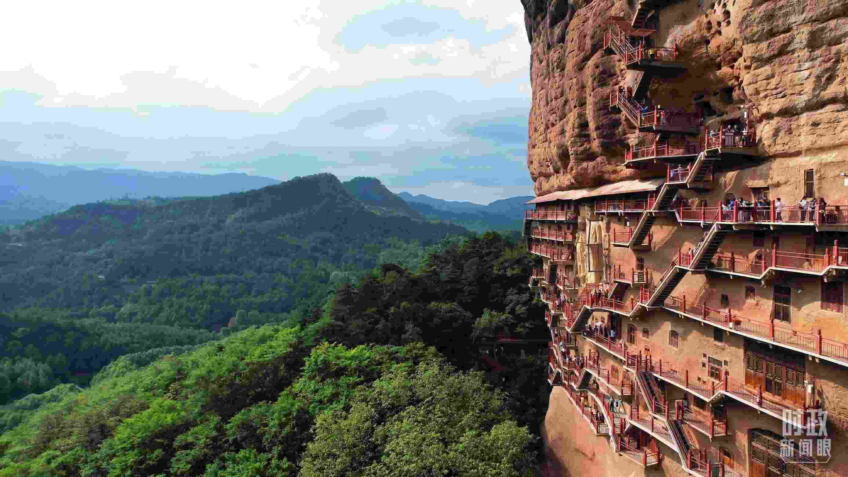 △ 麥積山石窟。（總臺(tái)記者馬凌峰拍攝）