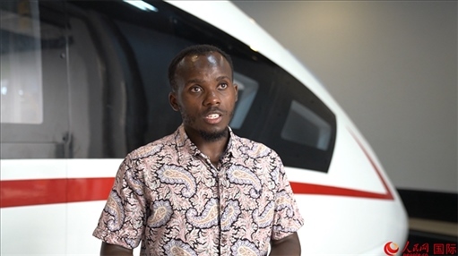 北京交通大學(xué)肯尼亞籍留學(xué)生卡里烏接受人民網(wǎng)采訪。人民網(wǎng) 周琳佳攝