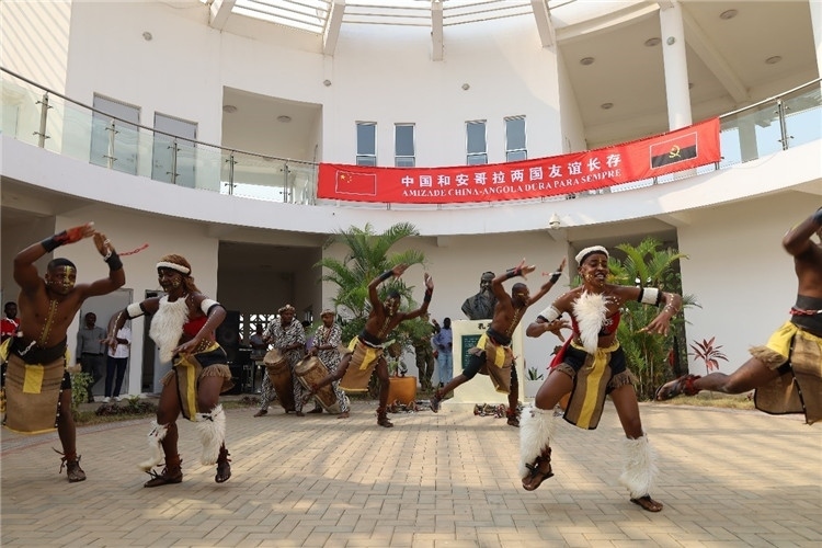 安哥拉民族舞。內(nèi)圖大學(xué)孔子學(xué)院供圖