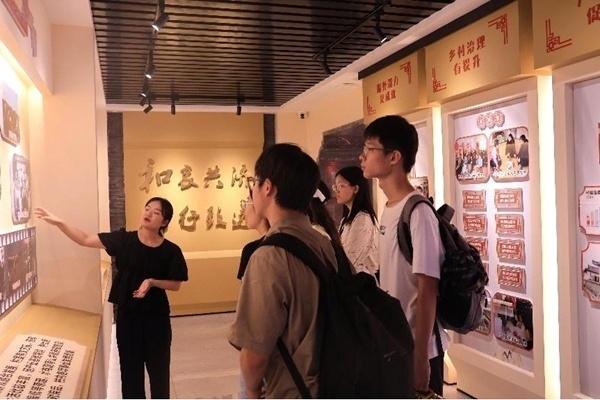 中央民族大學(xué)與中國人民大學(xué)聯(lián)合開展“大國邊疆”實(shí)踐調(diào)研活動(dòng)。校方供圖