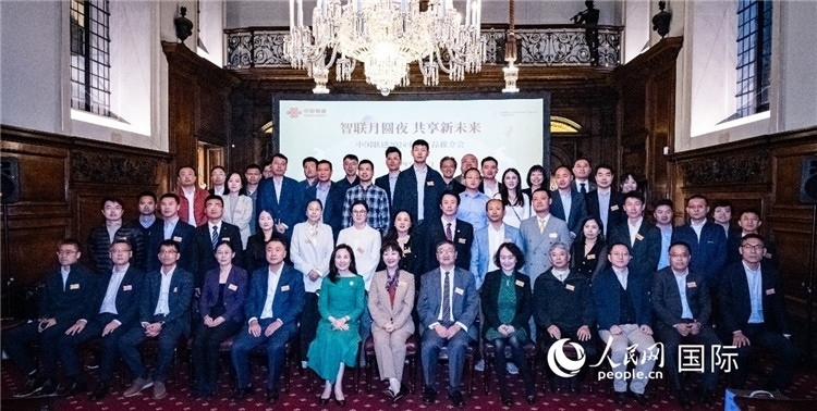 部分與會(huì)嘉賓合影。人民網(wǎng) 郭錦標(biāo)攝