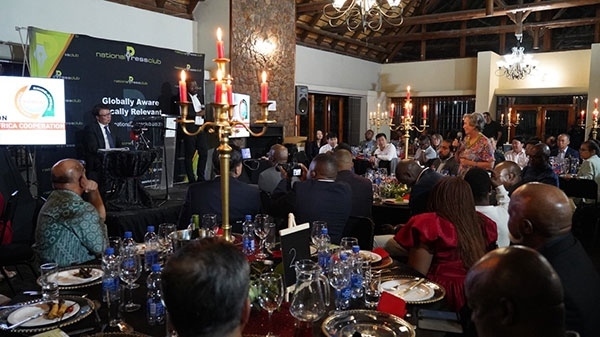 吳大使回答記者提問。人民網(wǎng) 劉暢攝