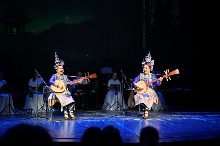 歌曲《月下情歌》。傅永山 攝