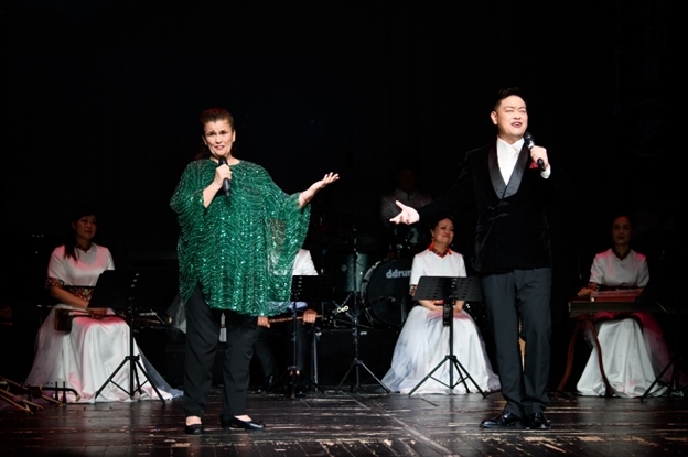 中羅歌唱家合唱《摩爾多瓦的玫瑰》。傅永山 攝