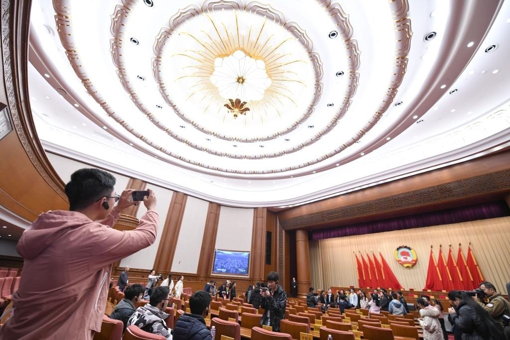 2019年11月16日，全國政協(xié)機(jī)關(guān)舉辦第一次公眾開放日活動(dòng)，約200名高校師生、街道工作人員、退休干部、居民代表等參加。新華社記者 岳月偉 攝