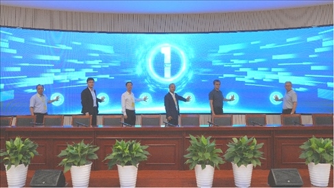 參會(huì)領(lǐng)導(dǎo)嘉賓現(xiàn)場(chǎng)啟動(dòng)路演活動(dòng)。北京工商大學(xué)供圖