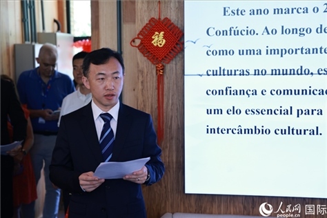 中國(guó)駐里約總領(lǐng)館副總領(lǐng)事王海濤在活動(dòng)現(xiàn)場(chǎng)致辭。人民網(wǎng)記者 陳海琪攝