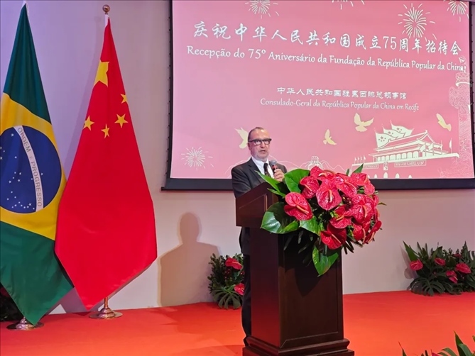 巴西外交部駐東北部地區(qū)辦公室主任德寶拉大使在招待會上致辭。 中國駐累西腓總領(lǐng)館供圖