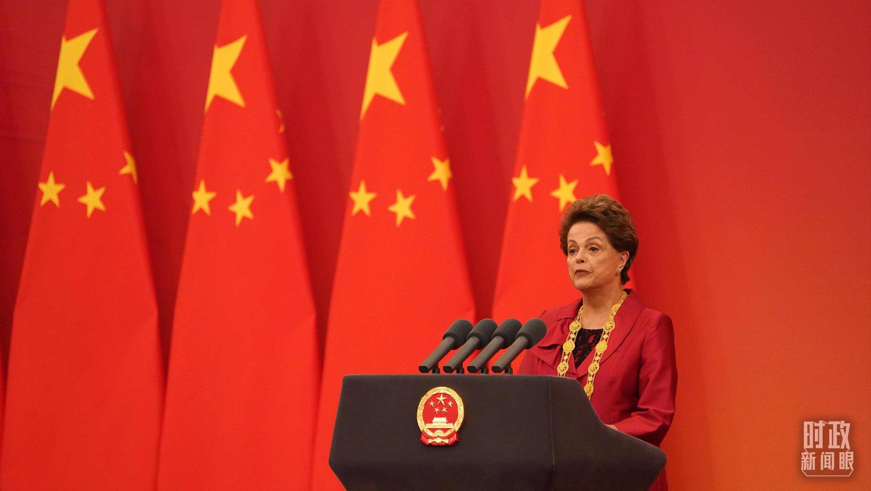 “友誼勛章”獲得者迪爾瑪·羅塞芙在頒授儀式上發(fā)言。（總臺(tái)記者李晉拍攝）