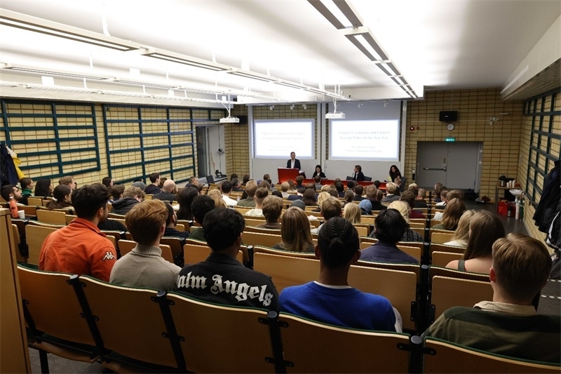 中國駐瑞典大使崔愛民訪問烏普薩拉大學(xué)并發(fā)表演講。中國駐瑞典大使館供圖