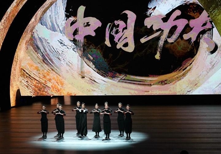 2024年9月19日，演職人員在北京文化論壇專(zhuān)場(chǎng)文藝演出中表演舞劇《詠春》。