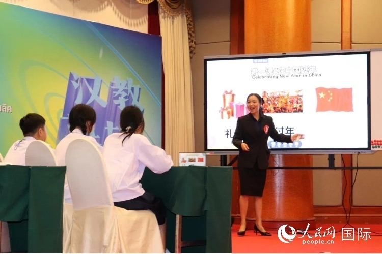 泰國本土中文教師參賽者現場授課。人民網實習生 姚欣可攝