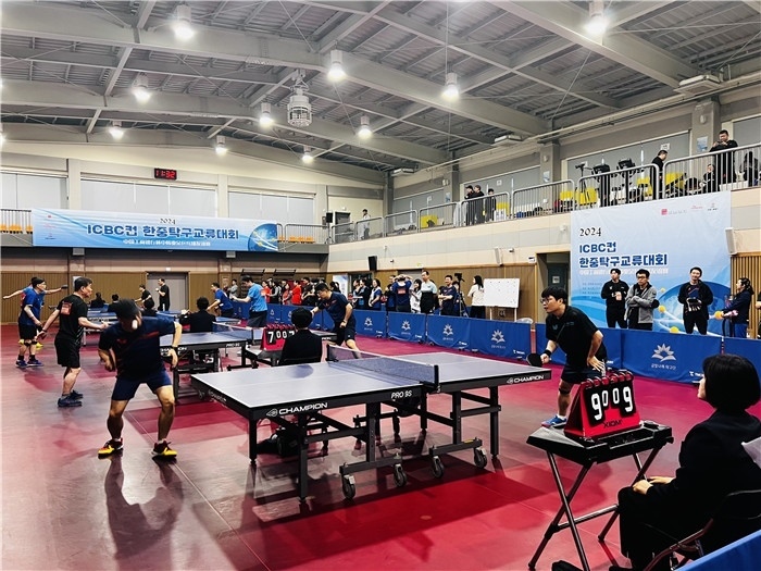 圖為中韓業(yè)余乒乓球友誼賽現(xiàn)場。 首爾中國文化中心供圖