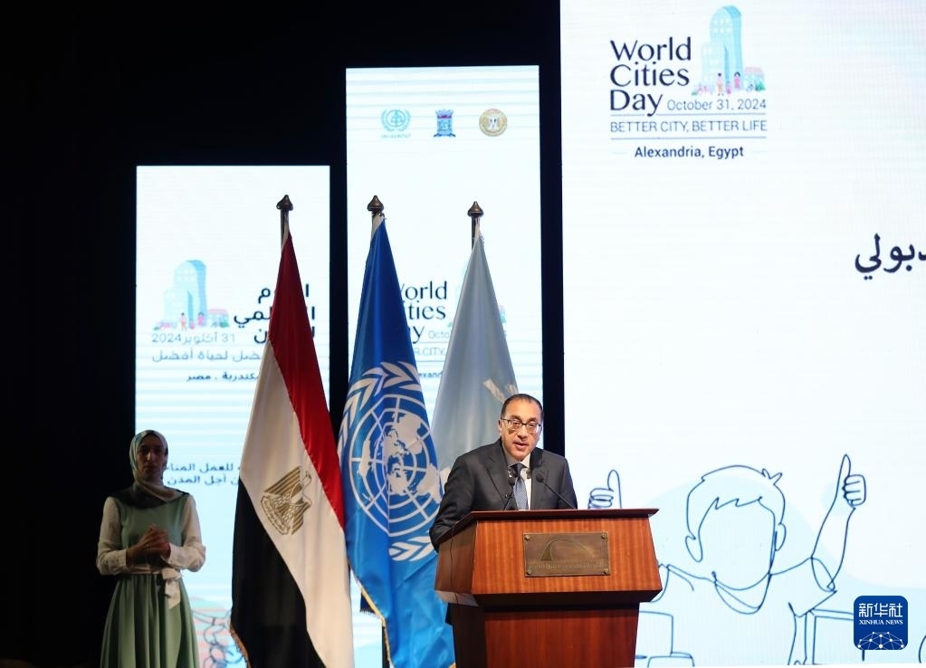 10月31日，在埃及亞歷山大，埃及總理馬德布利在活動(dòng)上致辭。新華社記者 王東震 攝