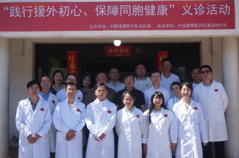 今年6月，援摩中國醫(yī)療隊塞達特分隊在當?shù)刂匈Y企業(yè)舉辦義診活動。第196批中國援助摩洛哥醫(yī)療隊塞達特分隊供圖