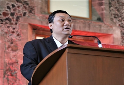 拉美分社負(fù)責(zé)人苗野主持慶?；顒?dòng)。主辦方供圖