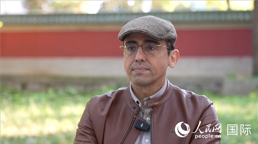 巴西漢學(xué)家喬治·西內(nèi)迪諾（中文名“沈友友”）。人民網(wǎng)記者 劉寧攝