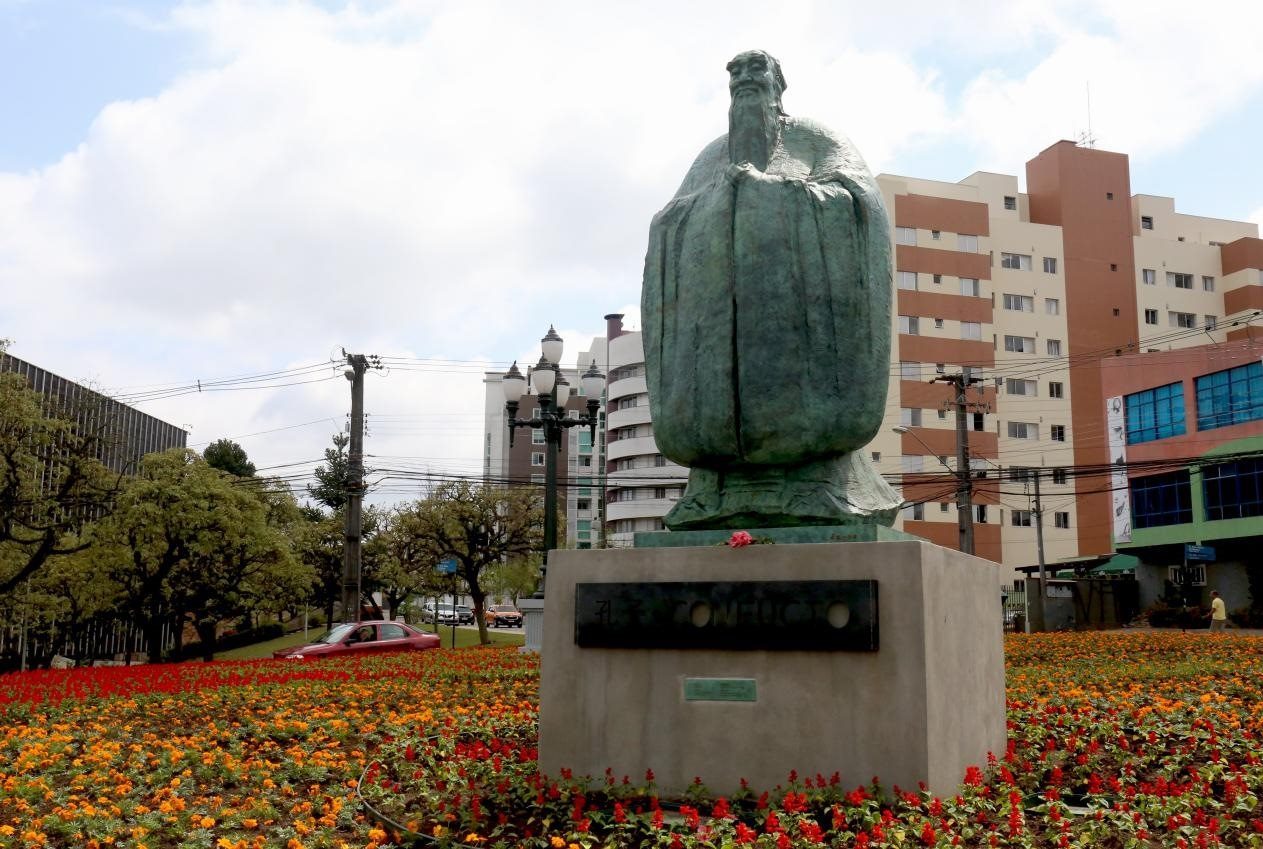 2017年，吳為山雕塑《孔子》立于巴西庫里蒂巴市，該廣場被永久命名為“中國廣場”。中國美術館供圖