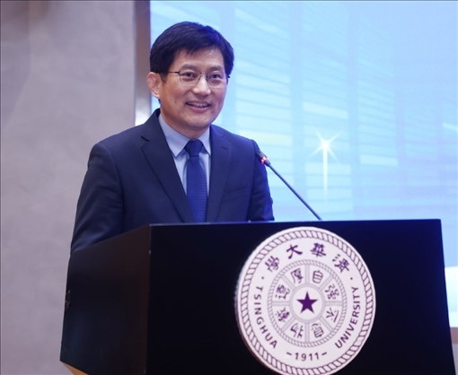 清華大學(xué)國家治理研究院執(zhí)行院長、清華大學(xué)計(jì)算社會(huì)科學(xué)與國家治理實(shí)驗(yàn)室執(zhí)行主任孟慶國教授演講。供圖單位：清華大學(xué)國家治理研究院