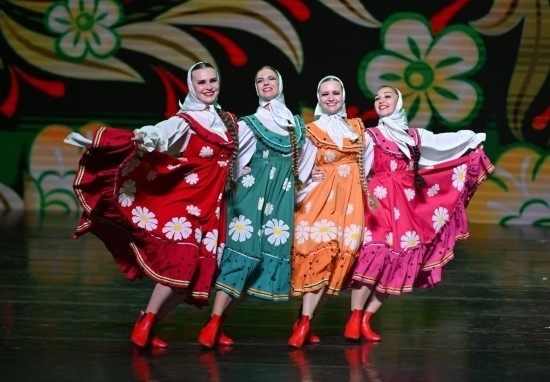 6月22日，2024-2025“中俄文化年”海南島歡樂(lè)節(jié)俄羅斯藝術(shù)團(tuán)體巡演在海口市舉行。新華社記者郭程攝