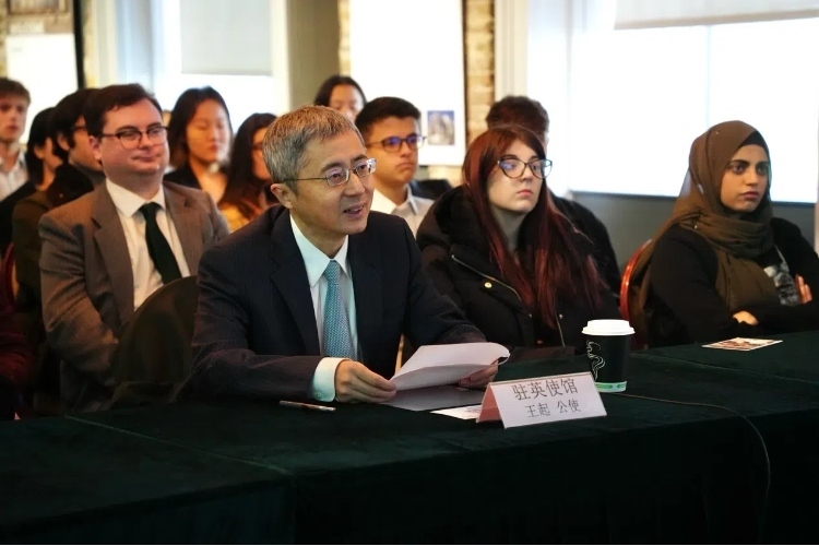 中國駐英國大使館公使王起發(fā)表講話。吳若鳴攝