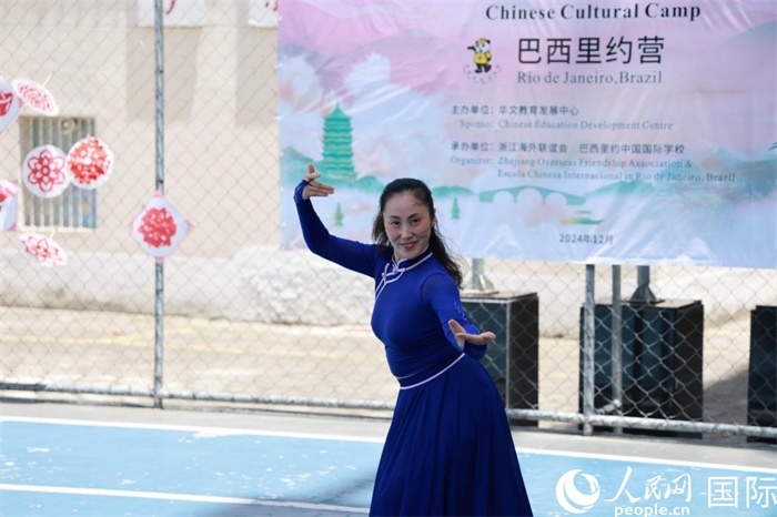 蒙古族舞蹈《熱土》表現(xiàn)出草原兒女的熱情與活力。人民網(wǎng)記者 陳海琪攝