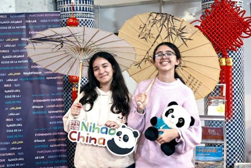 兩名女孩在合影。拉巴特中國(guó)文化中心供圖