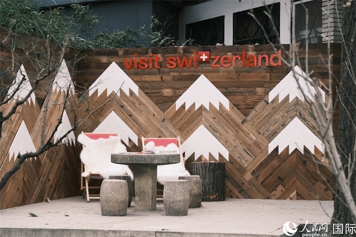 瑞士小木屋一隅，靜謐中散發(fā)出阿爾卑斯的冬日溫情。人民網(wǎng) 實(shí)習(xí)生黃睿攝