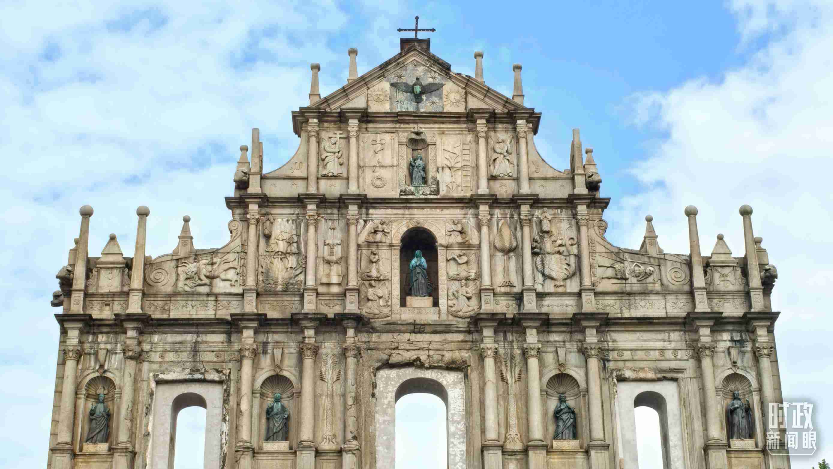 △澳門大三巴牌坊。（總臺(tái)央視記者張垚拍攝）